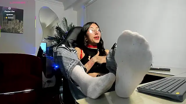 Laila Angels online show from 12/18/25, 07:20