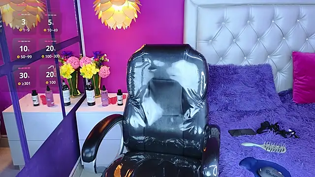 crystal rouge online show from 10/18/25, 04:41