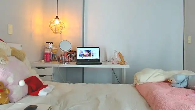 Snapshot of Tiana_Paez1 chatting on 12/15/25, 04:28 Tiana Paez1 online show from 12/15/25, 04:28