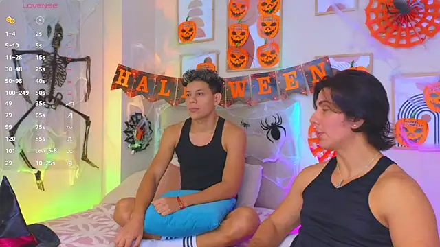 Snapshot of Almiboys chatting on 10/08/25, 11:13 Almiboys online show from 10/08/25, 11:13