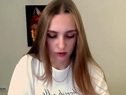 Snapshot of Doll_Angelina chatting on 10/16/25, 06:25 Doll Angelina online show from 10/16/25, 06:25