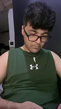 Snapshot of Freakydrag chatting on 11/18/25, 04:06 Freakydrag online show from 11/18/25, 04:06