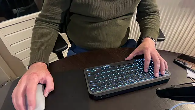 Snapshot of MaxiDimi chatting on 10/30/25, 09:59 MaxiDimi online show from 10/30/25, 09:59