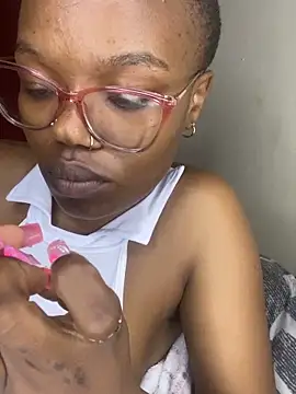 YummyMelanin117 online show from 11/11/25, 09:59