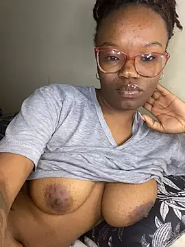 Snapshot of YummyMelanin117 chatting on 01/16/26, 08:02 YummyMelanin117 online show from 01/16/26, 08:02