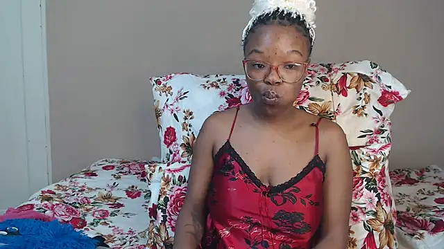 Snapshot of YummyMelanin117 chatting on 04/07/26, 11:37 YummyMelanin117 online show from 04/07/26, 11:37