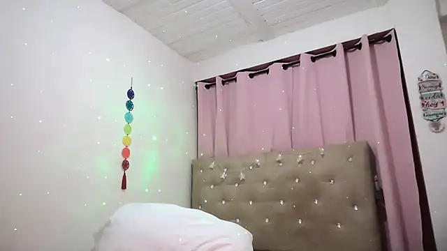 Snapshot of sofia8428 chatting on 10/31/25, 01:06 sofia8428 online show from 10/31/25, 01:06