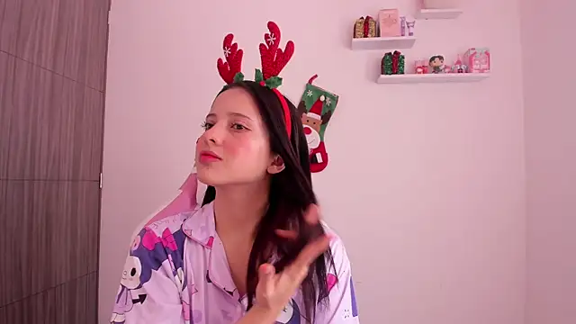 Snapshot of ImBunnyNova chatting on 12/17/25, 01:39 ImBunnyNova online show from 12/17/25, 01:39