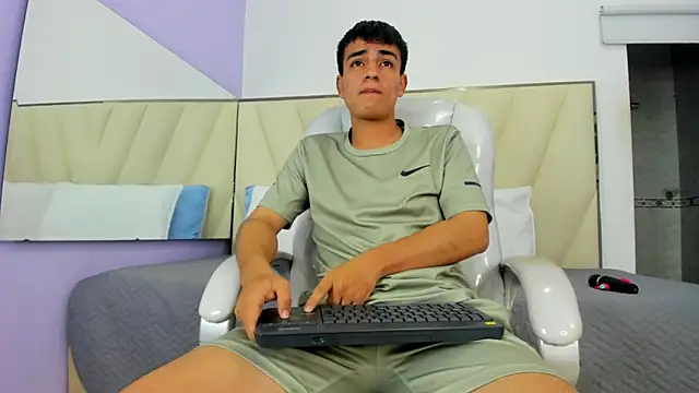 Hotboy21  online show from 12/03/25, 03:47