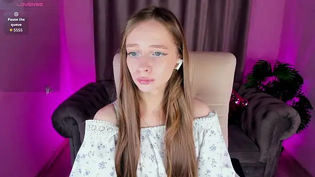 Snapshot of Amy_Waynee chatting on 11/07/25, 05:02 Amy Waynee online show from 11/07/25, 05:02