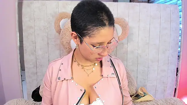 Elaine87  online show from 10/04/25, 09:02