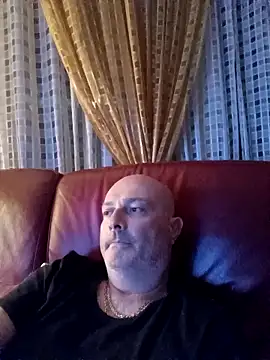 Alexis Bull online show from 10/15/25, 10:21