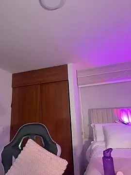 ArianaReynoldss online show from 06/23/26, 10:02