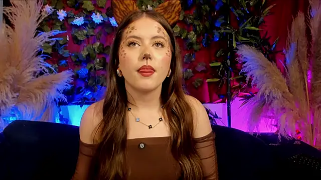 Snapshot of viol_collins__ chatting on 10/31/25, 05:47 viol collins online show from 10/31/25, 05:47