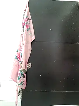 Snapshot of Yuli_Mars chatting on 10/27/25, 04:22 Yuli Mars online show from 10/27/25, 04:22