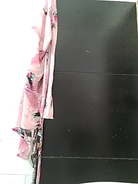 Snapshot of Yuli_Mars chatting on 10/31/25, 03:57 Yuli Mars online show from 10/31/25, 03:57