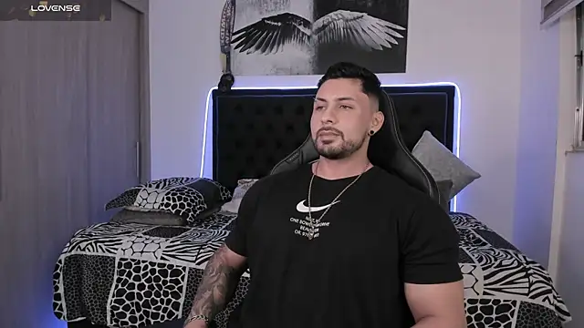 santi aesthetic online show from 07/30/26, 03:05