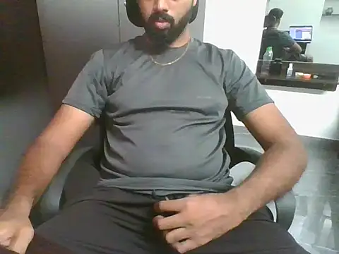 Snapshot of lovelyakash69 chatting on 11/01/25, 04:47 lovelyakash69 online show from 11/01/25, 04:47