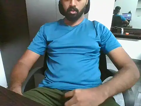 Snapshot of lovelyakash69 chatting on 11/12/25, 04:13 lovelyakash69 online show from 11/12/25, 04:13