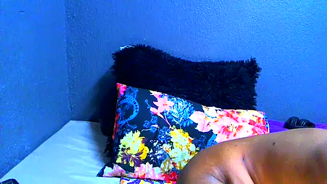 SMALLBOOBSXX online show from 06/19/26, 05:12