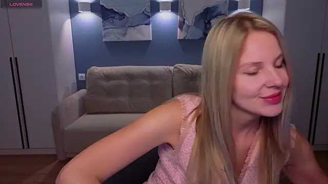 MelanieBennett online show from 05/03/26, 06:08