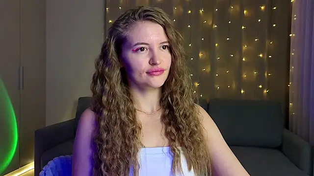 Snapshot of TesssaHart chatting on 12/21/25, 02:57 TesssaHart online show from 12/21/25, 02:57