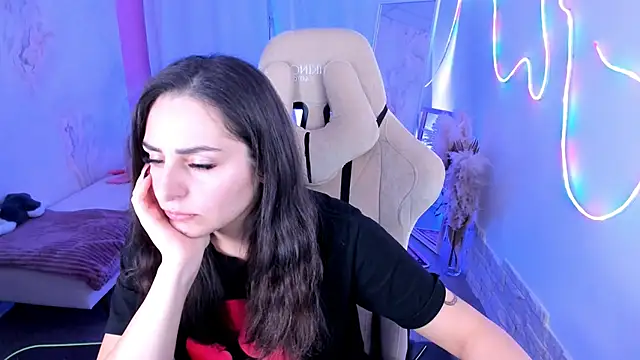 Snapshot of ValeriiMills chatting on 12/04/25, 04:05 ValeriiMills online show from 12/04/25, 04:05