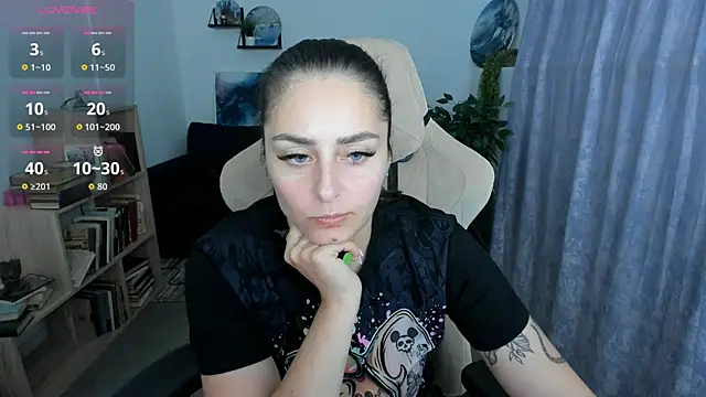 ValeriiMills online show from 05/25/26, 01:39