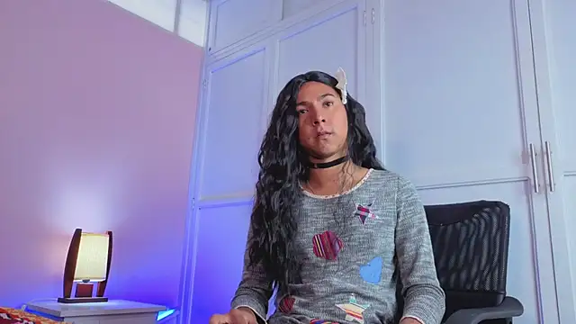 ZoeeMorettii online show from 09/12/25, 07:14