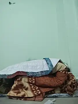 Snapshot of Desi_Bhabi_01 chatting on 12/15/25, 04:22 Desi Bhabi 01 online show from 12/15/25, 04:22