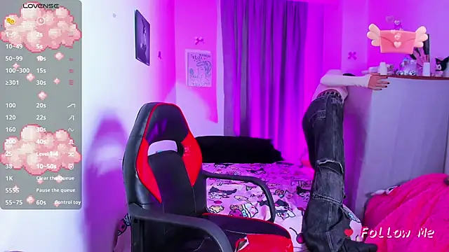 Snapshot of SkylerBennet chatting on 10/22/25, 03:18 SkylerBennet online show from 10/22/25, 03:18