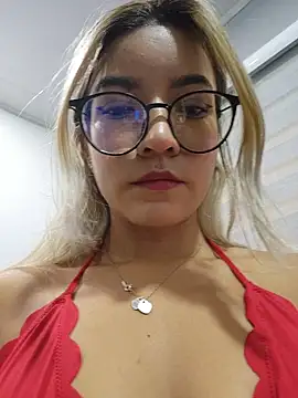 Pretty roxxyy online show from 12/05/25, 12:36