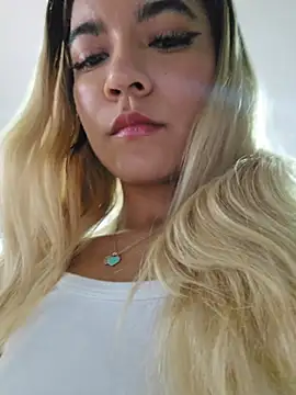 Pretty roxxyy online show from 05/17/26, 11:28