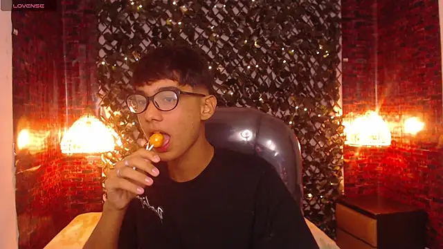 OliverTwinky online show from 03/21/25, 04:49