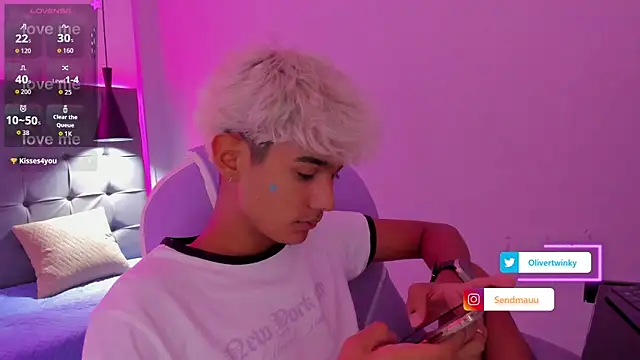 OliverTwinky online show from 09/16/25, 03:57