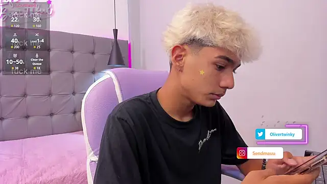 OliverTwinky online show from 09/23/25, 05:43