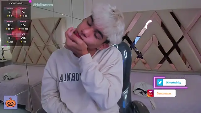 OliverTwinky online show from 10/03/25, 01:30