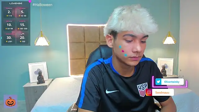 OliverTwinky online show from 10/08/25, 09:34