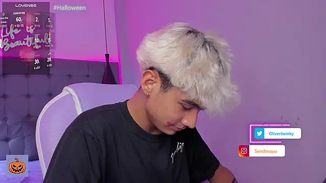 OliverTwinky online show from 10/13/25, 05:07