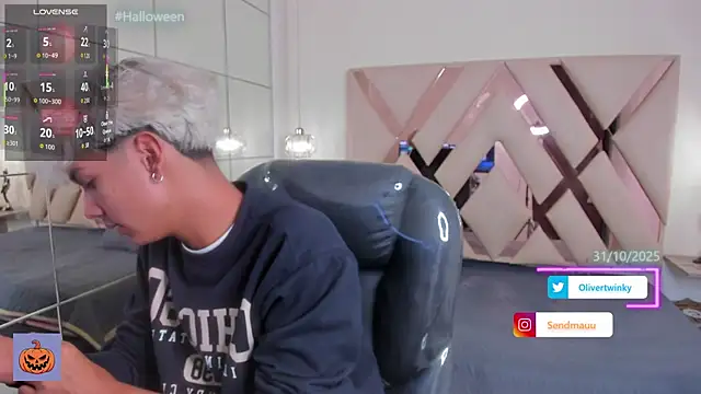 OliverTwinky online show from 10/25/25, 01:29