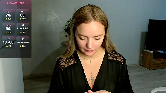 Snapshot of Eva___forever chatting on 10/27/25, 01:09 Eva forever online show from 10/27/25, 01:09