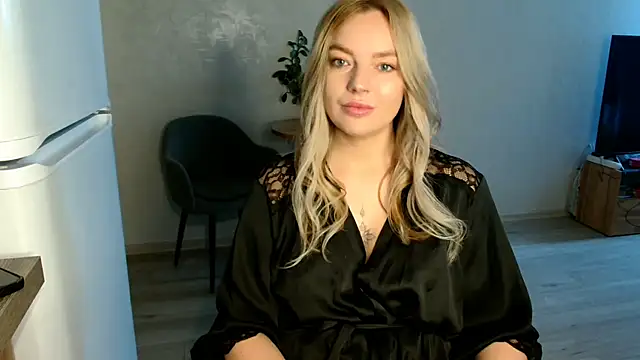 Snapshot of Eva___forever chatting on 10/28/25, 02:59 Eva forever online show from 10/28/25, 02:59