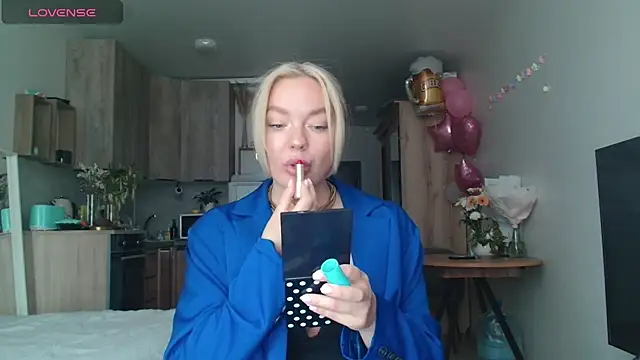 Snapshot of Eva___forever chatting on 05/22/26, 05:03 Eva forever online show from 05/22/26, 05:03
