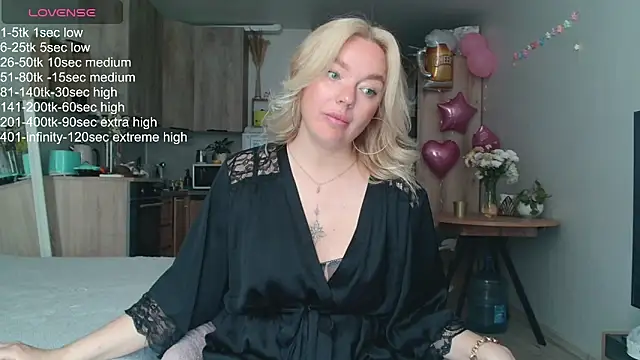 Snapshot of Eva___forever chatting on 05/26/26, 05:47 Eva forever online show from 05/26/26, 05:47