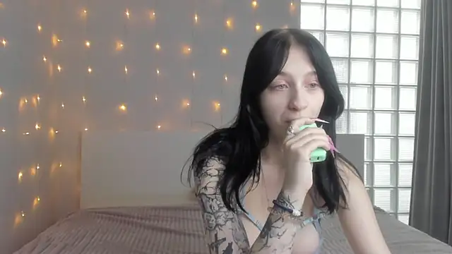 Chatty Alice online show from 10/04/25, 01:25