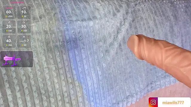 MiaWillis  online show from 09/29/25, 10:09