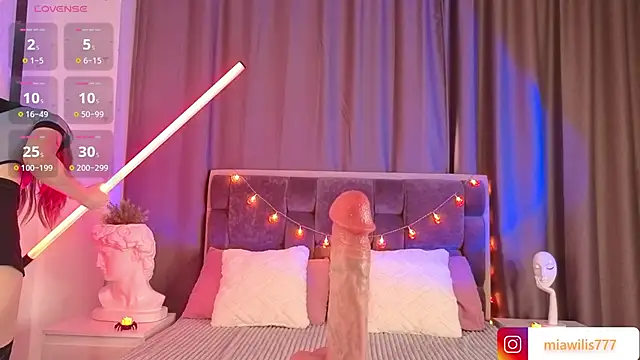 MiaWillis  online show from 10/24/25, 10:00