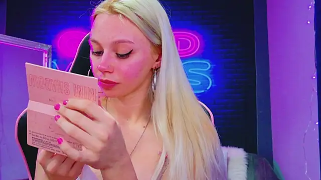 Snapshot of AlessiaCroft chatting on 02/17/26, 05:04 AlessiaCroft online show from 02/17/26, 05:04