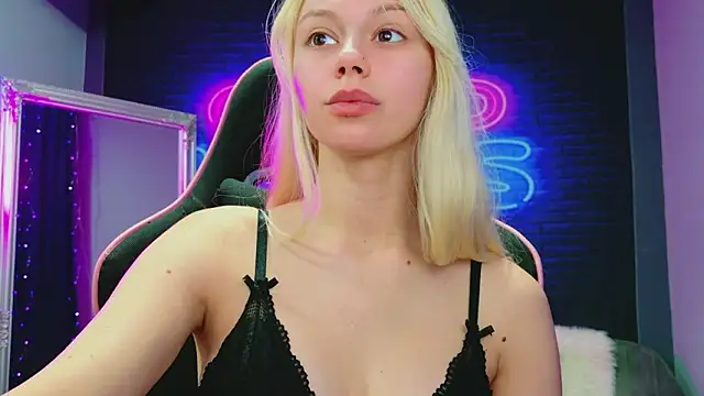 Snapshot of AlessiaCroft chatting on 02/23/26, 04:54 AlessiaCroft online show from 02/23/26, 04:54