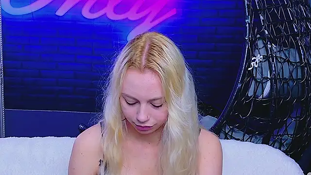 Snapshot of AlessiaCroft chatting on 04/23/26, 04:03 AlessiaCroft online show from 04/23/26, 04:03